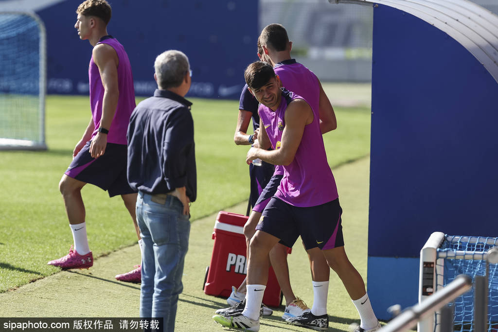 巴萨依然面, 巴萨全队早 巴萨依然面, 巴萨全队早