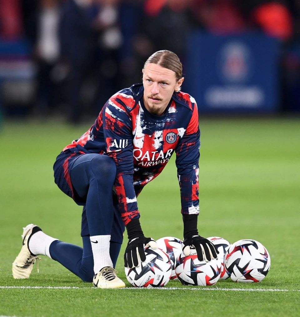 在他加盟球, 年战争爆发, 克兰国内民