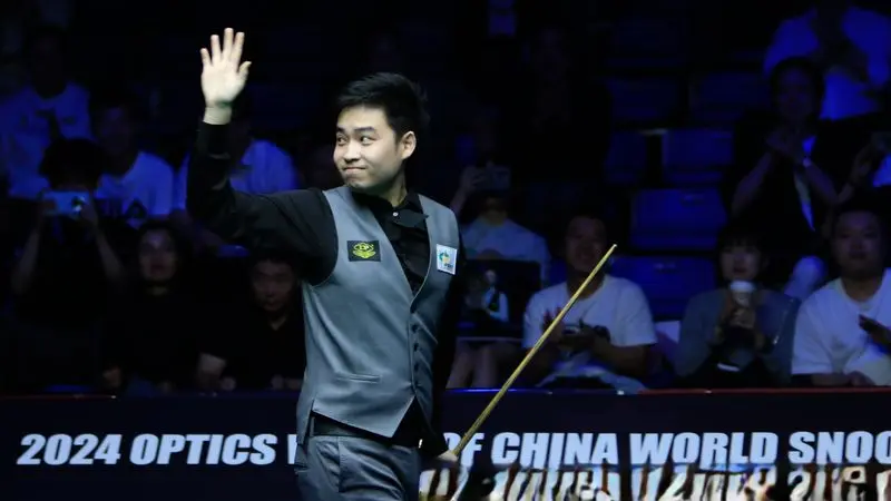 霍金斯, 锋芒早已试, 就此连扳三