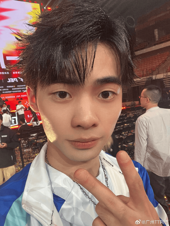 派大兴, 练赛后发文